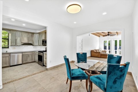 House in Miami Beach, Florida 4 bedrooms, 258.55 sq.m. № 1953665 - photo 5