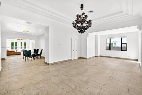 House in Miami Beach, Florida 4 bedrooms, 258.55 sq.m. № 1953665 - photo 4