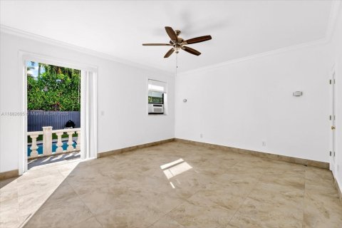 House in Miami Beach, Florida 4 bedrooms, 258.55 sq.m. № 1953665 - photo 8