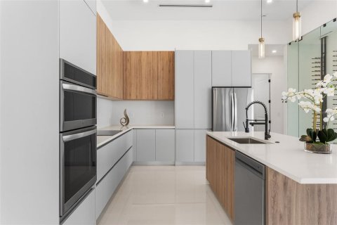 Купить виллу или дом в Кейп-Корал, Флорида 6 комнат, 224.36м2, № 2216089 - фото 2