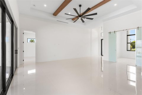 Купить виллу или дом в Кейп-Корал, Флорида 6 комнат, 224.36м2, № 2216089 - фото 14