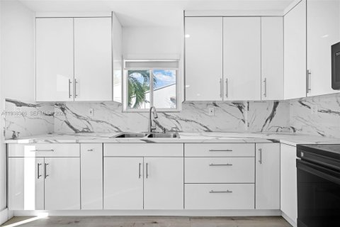 Villa ou maison à vendre à Miami, Floride: 3 chambres, 131.74 m2 № 1995879 - photo 22