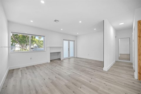 Villa ou maison à vendre à Miami, Floride: 3 chambres, 131.74 m2 № 1995879 - photo 11