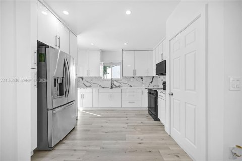 Villa ou maison à vendre à Miami, Floride: 3 chambres, 131.74 m2 № 1995879 - photo 19