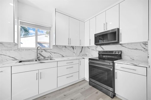 Villa ou maison à vendre à Miami, Floride: 3 chambres, 131.74 m2 № 1995879 - photo 21