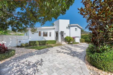 Дом в Корал-Гейблс, Флорида 3 спальни, 205.87м2 № 2049129