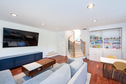 Купить виллу или дом в Корал-Гейблс, Флорида 3 спальни, 205.87м2, № 2049129 - фото 9