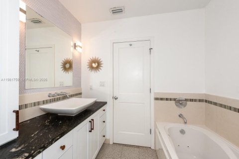 Купить виллу или дом в Корал-Гейблс, Флорида 3 спальни, 205.87м2, № 2049129 - фото 19