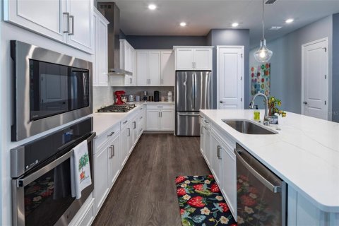 House in Winter Garden, Florida 4 bedrooms, 209.96 sq.m. № 1685072 - photo 2