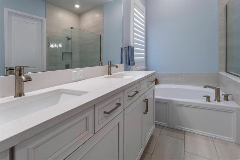 House in Winter Garden, Florida 4 bedrooms, 209.96 sq.m. № 1685072 - photo 13