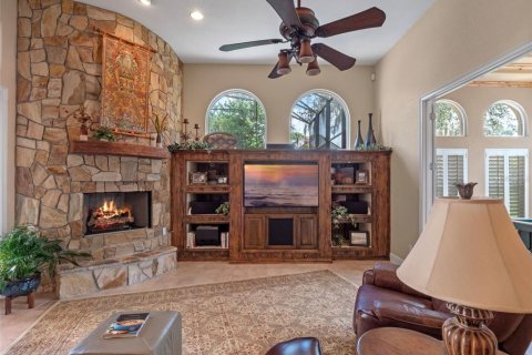 House in Orlando, Florida 4 bedrooms, 331.75 sq.m. № 1827795 - photo 13