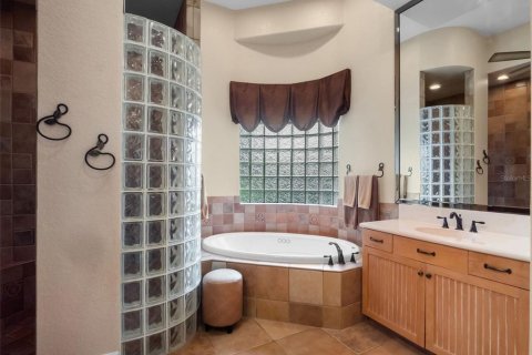 House in Orlando, Florida 4 bedrooms, 331.75 sq.m. № 1827795 - photo 19