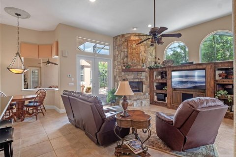 House in Orlando, Florida 4 bedrooms, 331.75 sq.m. № 1827795 - photo 12