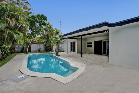 House in Miami Gardens, Florida 3 bedrooms, 185.99 sq.m. № 2185733 - photo 29