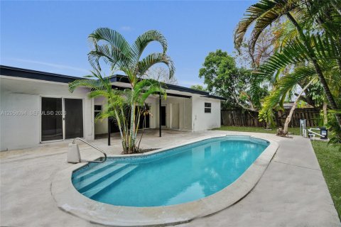 House in Miami Gardens, Florida 3 bedrooms, 185.99 sq.m. № 2185733 - photo 30