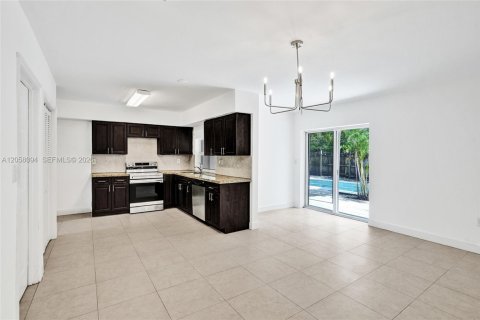 House in Miami Gardens, Florida 3 bedrooms, 185.99 sq.m. № 2185733 - photo 14