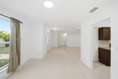 House in Miami Gardens, Florida 3 bedrooms, 185.99 sq.m. № 2185733 - photo 17