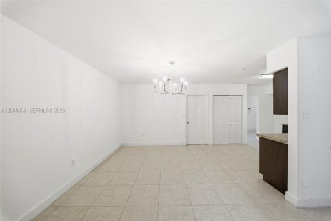 House in Miami Gardens, Florida 3 bedrooms, 185.99 sq.m. № 2185733 - photo 10