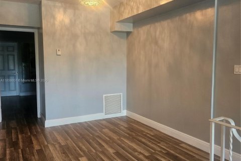 Apartamento en alquiler en Fort Lauderdale, Florida, 2 dormitorios № 1888011 - foto 2