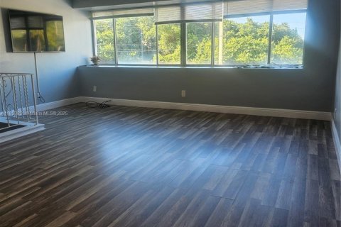 Apartamento en alquiler en Fort Lauderdale, Florida, 2 dormitorios № 1888011 - foto 6