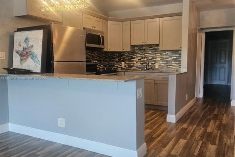 Apartamento en alquiler en Fort Lauderdale, Florida, 2 dormitorios № 1888011 - foto 4