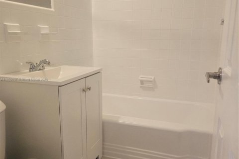Apartamento en alquiler en Fort Lauderdale, Florida, 2 dormitorios № 1888011 - foto 9