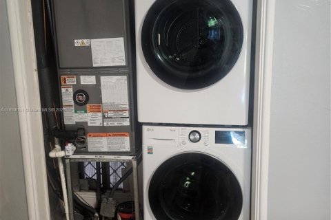 Apartamento en alquiler en Fort Lauderdale, Florida, 2 dormitorios № 1888011 - foto 15