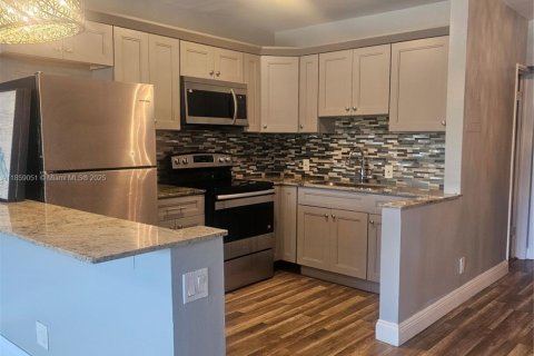 Apartamento en alquiler en Fort Lauderdale, Florida, 2 dormitorios № 1888011 - foto 3