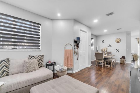 Townhouse in Homestead, Florida 3 bedrooms, 140.1 sq.m. № 1830321 - photo 15