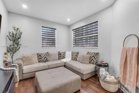 Townhouse in Homestead, Florida 3 bedrooms, 140.1 sq.m. № 1830321 - photo 10