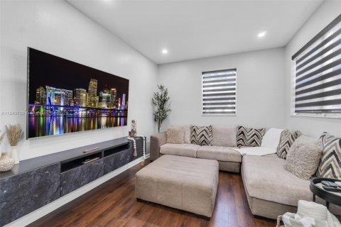 Townhouse in Homestead, Florida 3 bedrooms, 140.1 sq.m. № 1830321 - photo 11