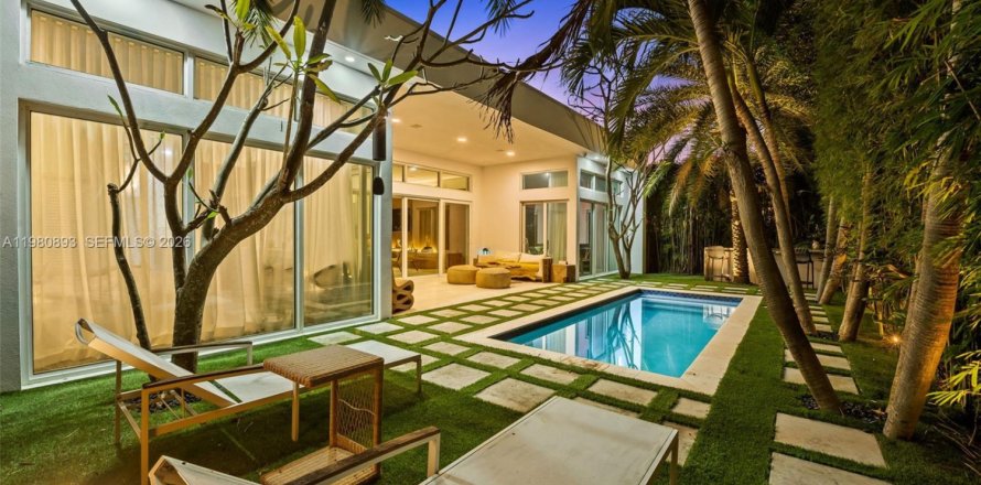 Дом в Майами-Бич, Флорида 5 спален № 2049177