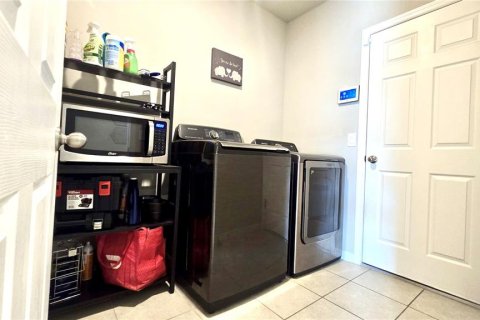 House in Winter Haven, Florida 3 bedrooms, 139.91 sq.m. № 2106817 - photo 12