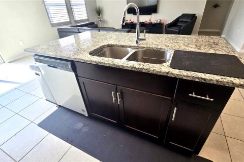 House in Winter Haven, Florida 3 bedrooms, 139.91 sq.m. № 2106817 - photo 8