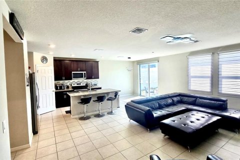House in Winter Haven, Florida 3 bedrooms, 139.91 sq.m. № 2106817 - photo 10