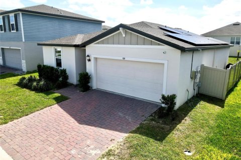 House in Winter Haven, Florida 3 bedrooms, 139.91 sq.m. № 2106817 - photo 2