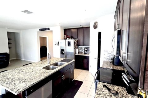 House in Winter Haven, Florida 3 bedrooms, 139.91 sq.m. № 2106817 - photo 7