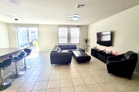 House in Winter Haven, Florida 3 bedrooms, 139.91 sq.m. № 2106817 - photo 11