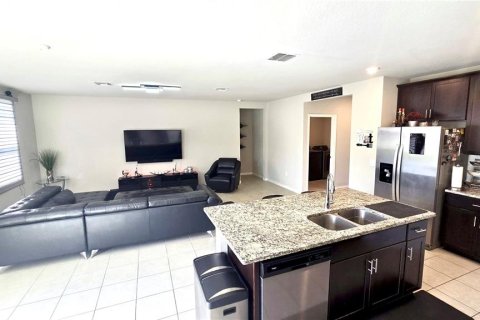 House in Winter Haven, Florida 3 bedrooms, 139.91 sq.m. № 2106817 - photo 9
