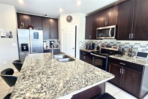 House in Winter Haven, Florida 3 bedrooms, 139.91 sq.m. № 2106817 - photo 5