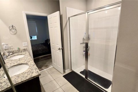 House in Winter Haven, Florida 3 bedrooms, 139.91 sq.m. № 2106817 - photo 24