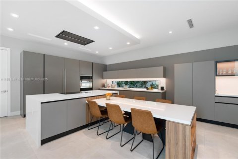 Villa ou maison à vendre à Doral, Floride: 5 chambres, 377.83 m2 № 1944018 - photo 3