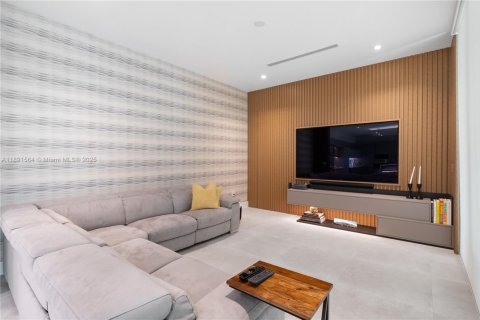 Villa ou maison à vendre à Doral, Floride: 5 chambres, 377.83 m2 № 1944018 - photo 8