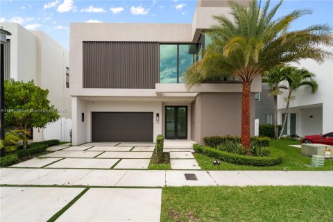 Villa ou maison à vendre à Doral, Floride: 5 chambres, 377.83 m2 № 1944018 - photo 1