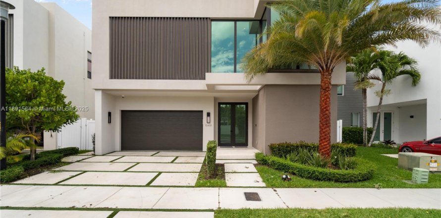 Villa ou maison à Doral, Floride 5 chambres, 377.83 m2 № 1944018