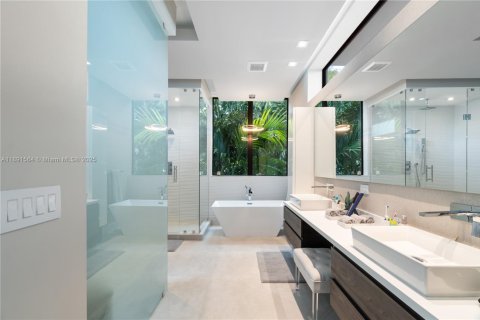 Villa ou maison à vendre à Doral, Floride: 5 chambres, 377.83 m2 № 1944018 - photo 23