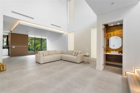 Villa ou maison à vendre à Doral, Floride: 5 chambres, 377.83 m2 № 1944018 - photo 12