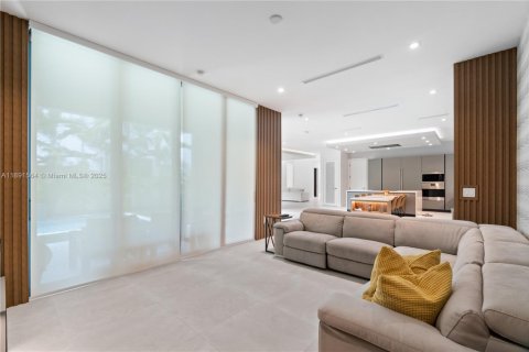 Villa ou maison à vendre à Doral, Floride: 5 chambres, 377.83 m2 № 1944018 - photo 9