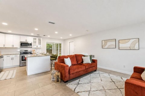 House in Dunedin, Florida 3 bedrooms, 90.58 sq.m. № 2344856 - photo 10