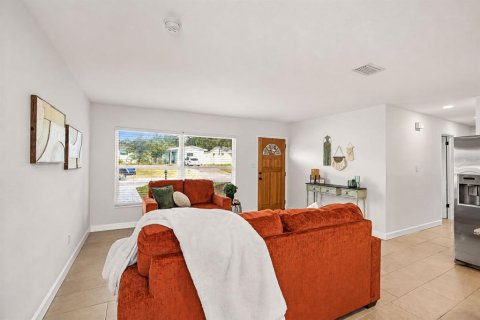 House in Dunedin, Florida 3 bedrooms, 90.58 sq.m. № 2344856 - photo 11